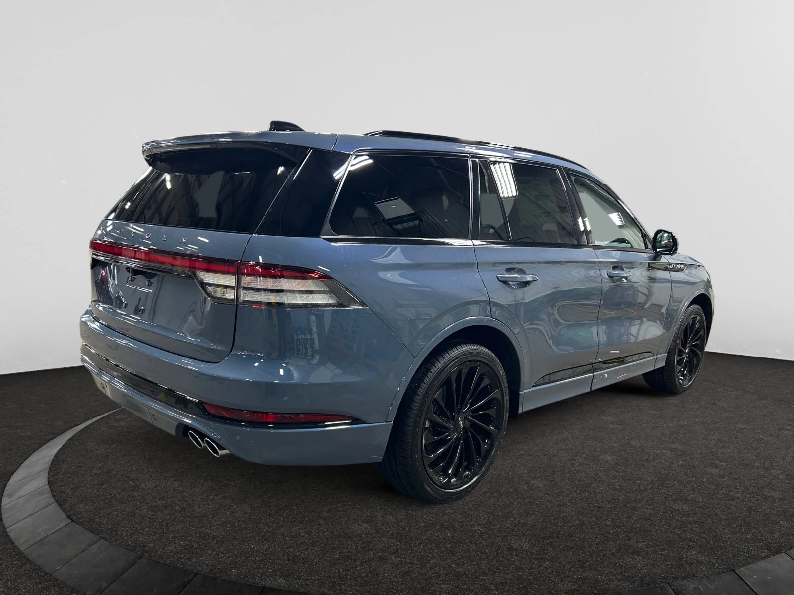 New 2026 Whisper Blue Metallic Clearcoat Lincoln Reserve image 5