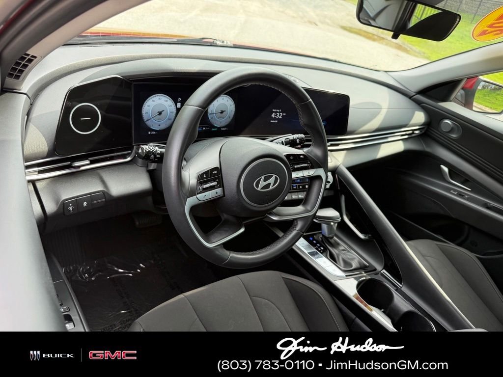 Certified Used 2025 Red Hyundai SEL Convenience image 4