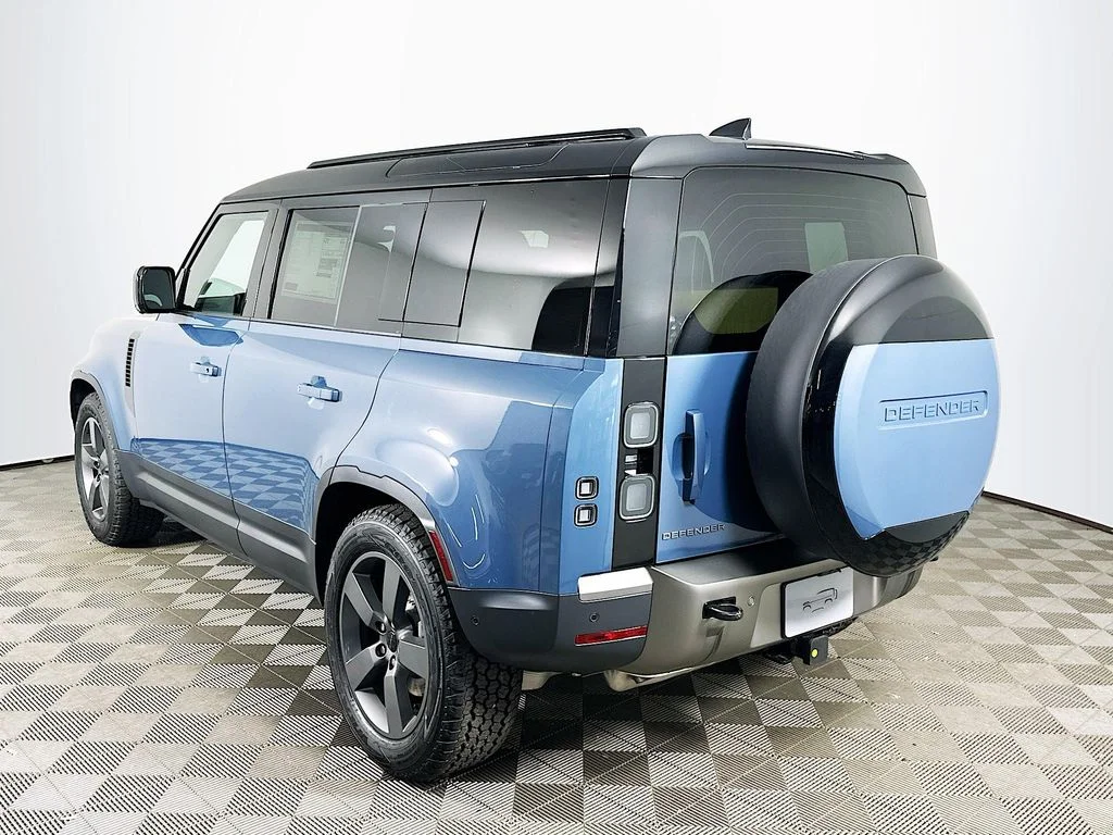 New 2026 Tasman Blue Metallic Land Rover S image 7