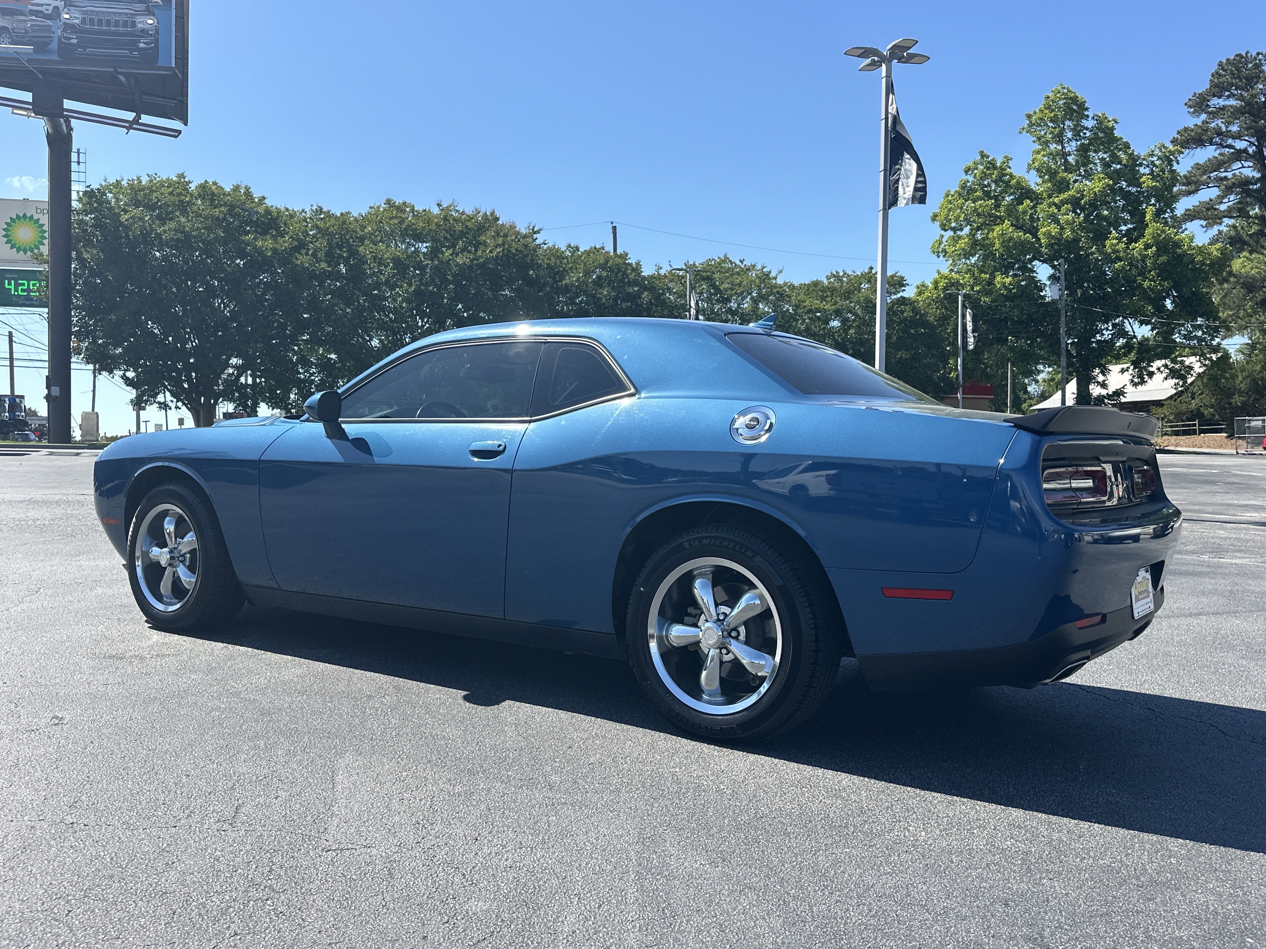 Used 2023 Frostbite Dodge SXT image 6