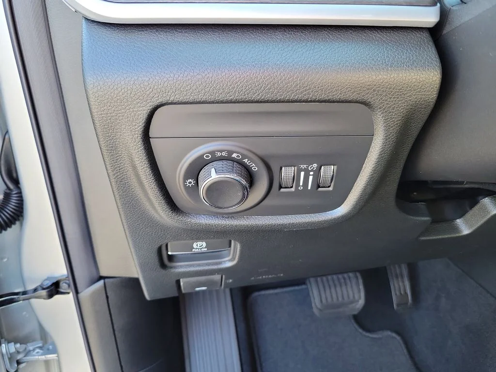 New 2026 Silver Zynith Jeep Altitude image 11