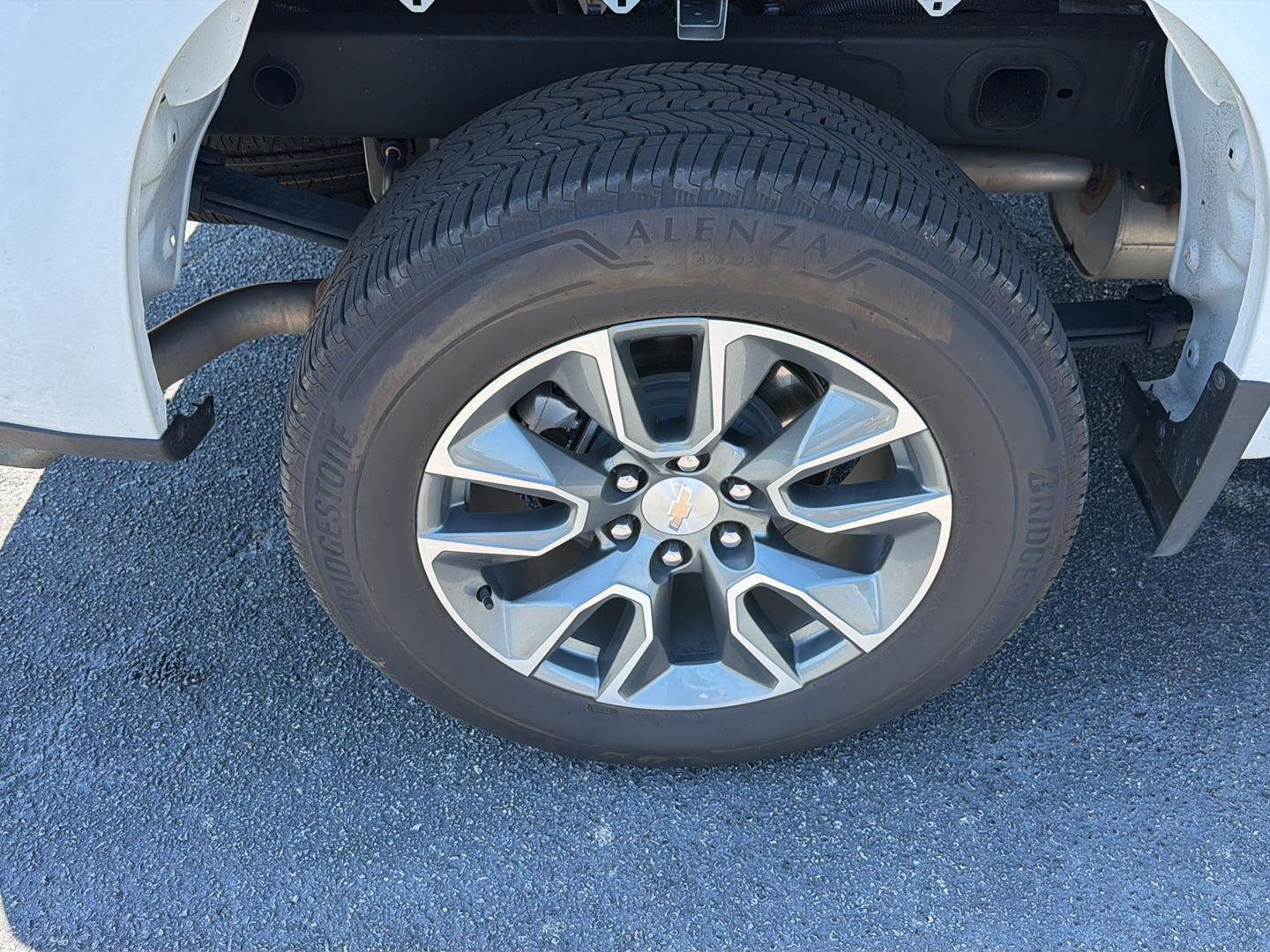 Used 2025 Summit White Chevrolet LT image 40