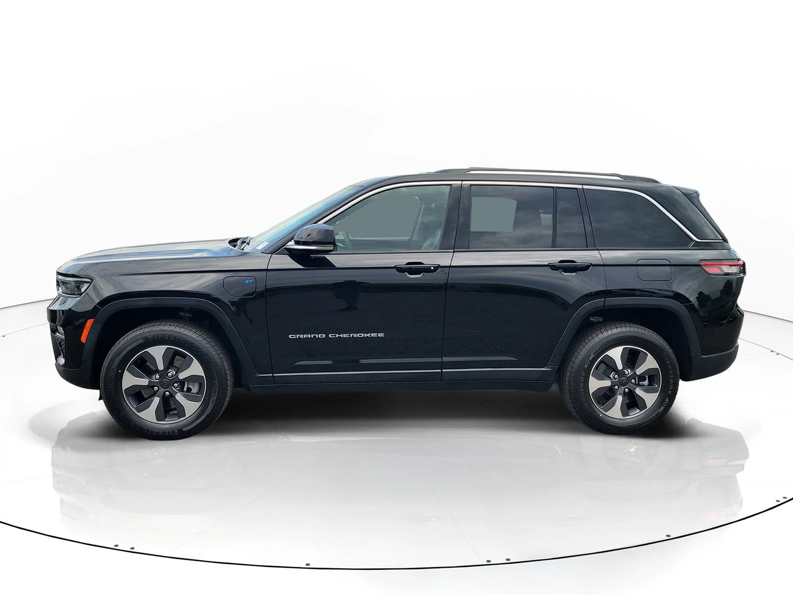 Certified Used 2023 Black Jeep 4xe image 7