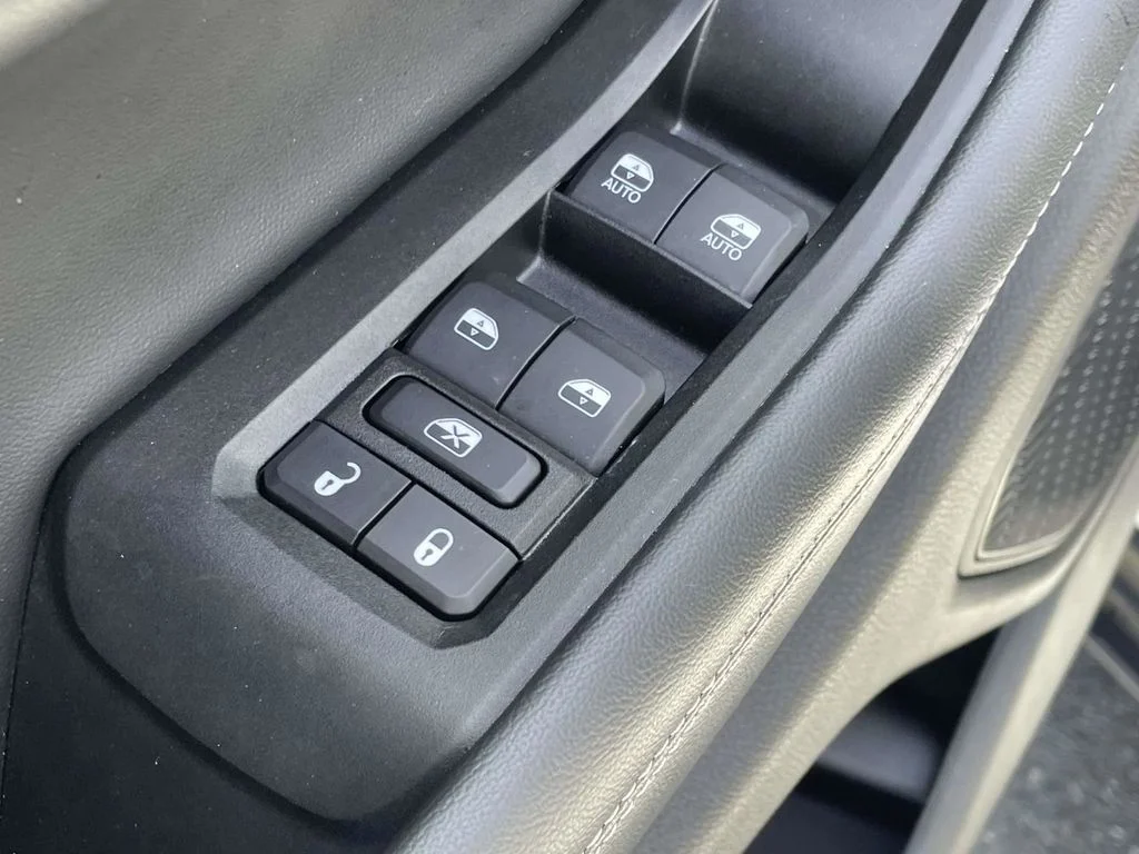 Used 2023 White Jeep Altitude X image 24