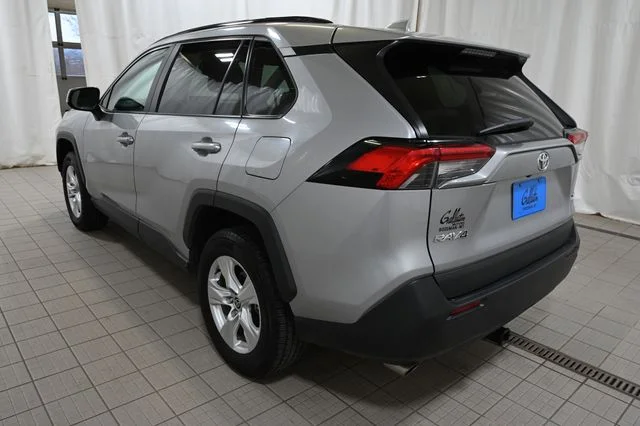 Used 2021 Silver Toyota XLE image 10