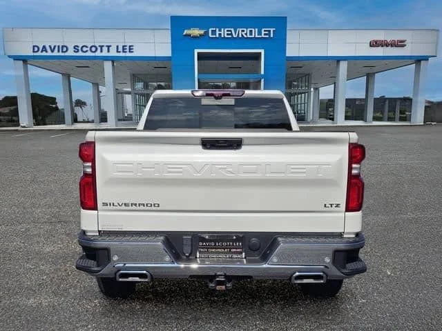 Used 2023 Iridescent Pearl Tricoat Chevrolet LTZ image 12
