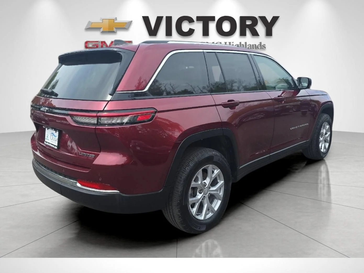 Used 2023 Velvet Red Pear Jeep Limited image 3