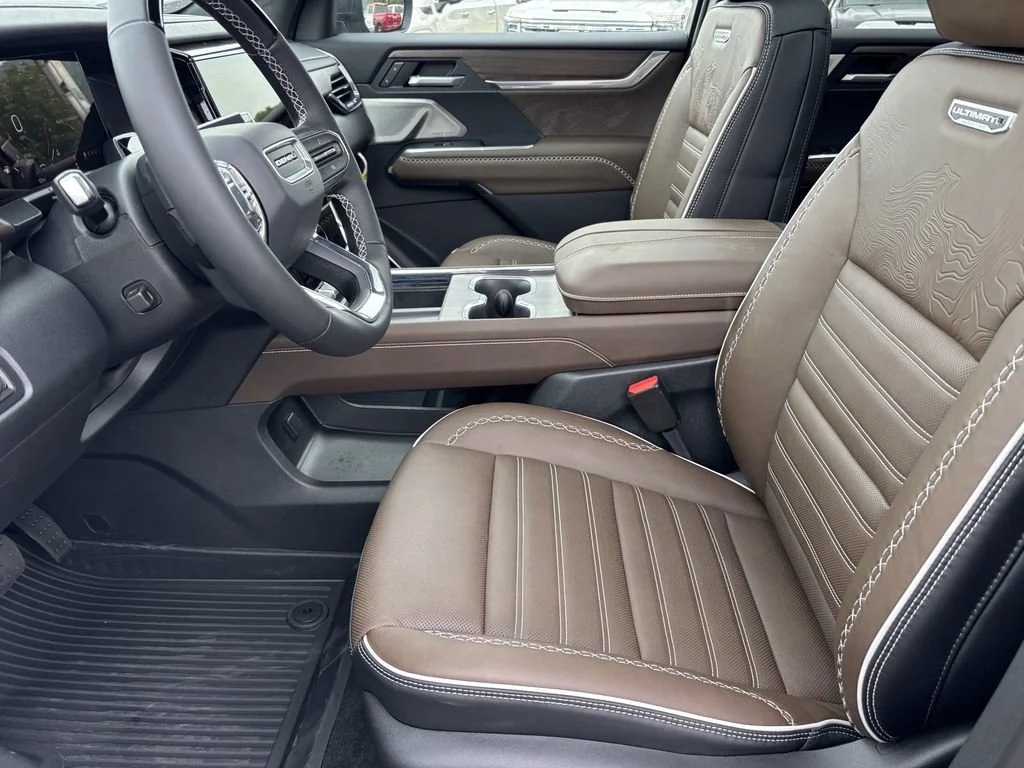2026 GMC Acadia Denali Ultimate - Photo 12