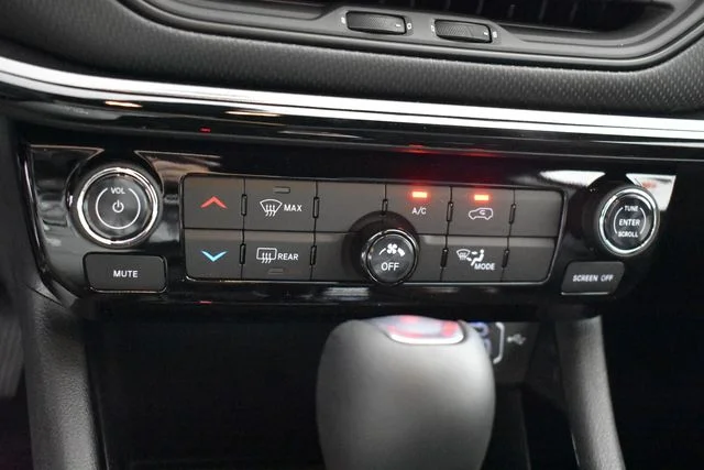 New 2026 Red Hot Pearlcoat Jeep Latitude image 27