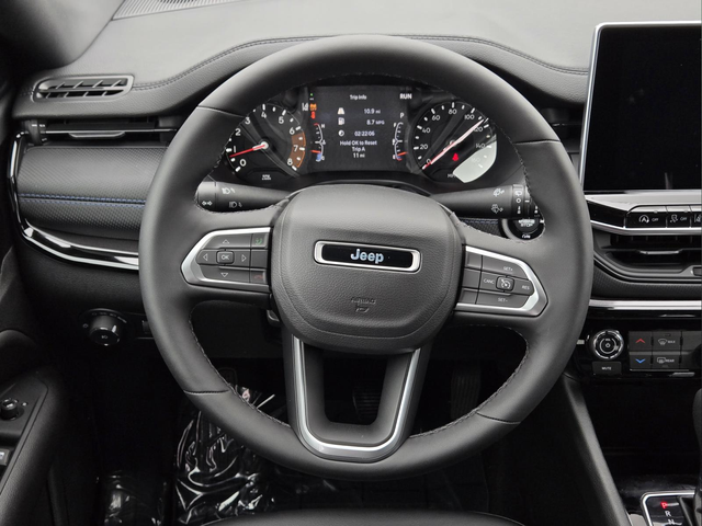 New 2026 Diamond Black Crystal Pearlcoat Jeep Latitude image 25