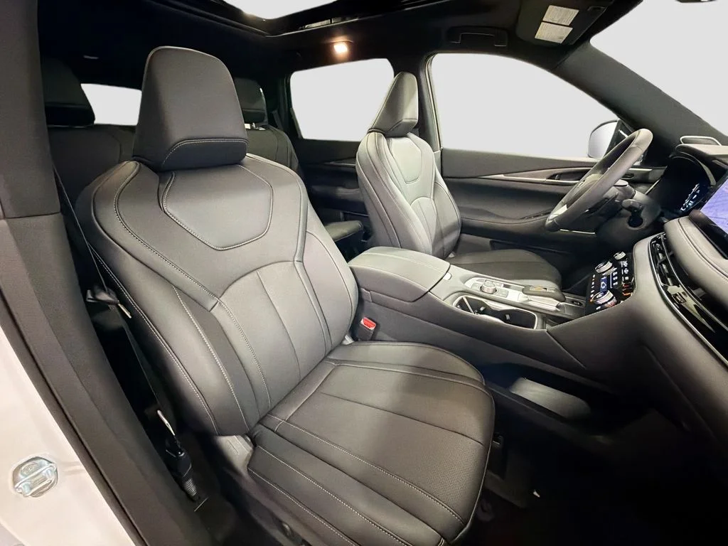 New 2027 RADIANT WHITE INFINITI SPORT image 31