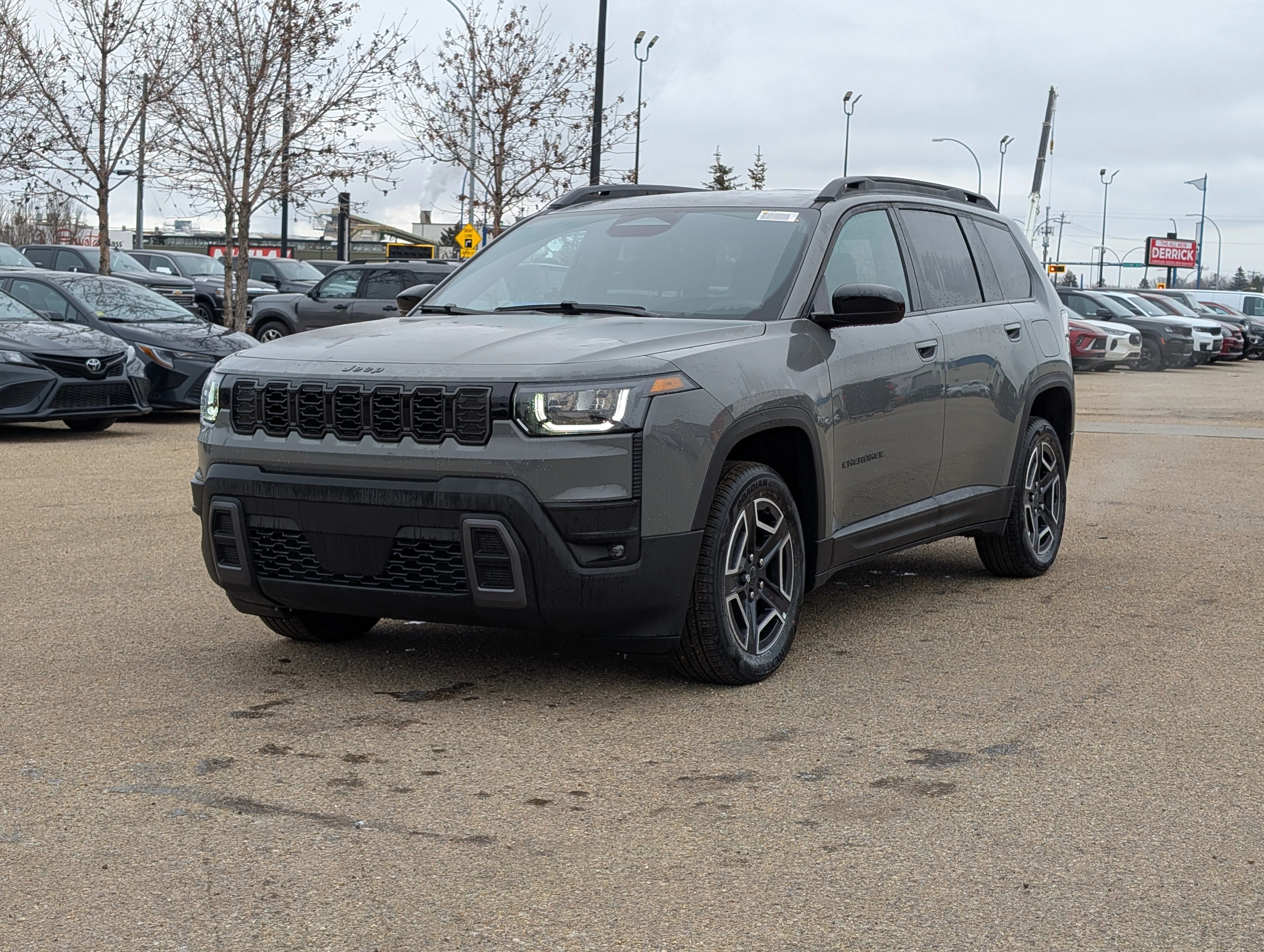 New 2026 Sting-Grey Jeep Laredo image 2