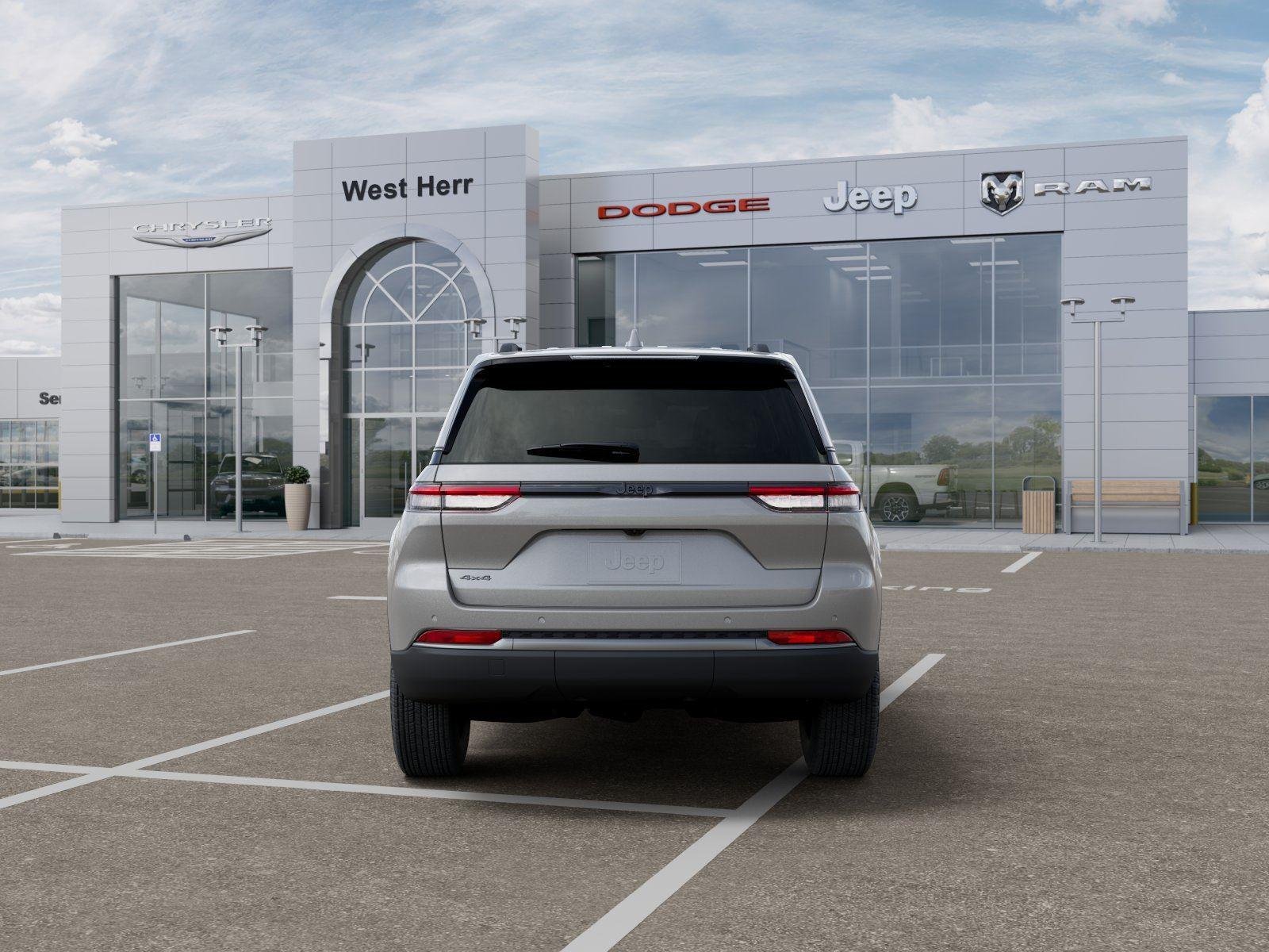 Used 2026 Silver Zynith Exterior Paint Jeep GRAND CHEROKEE LAREDO ALTITUDE image 7