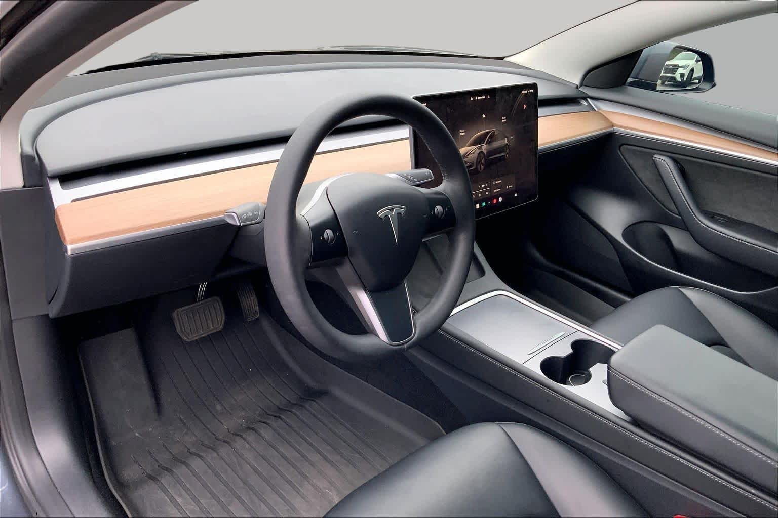 Used 2023  Tesla  image 15