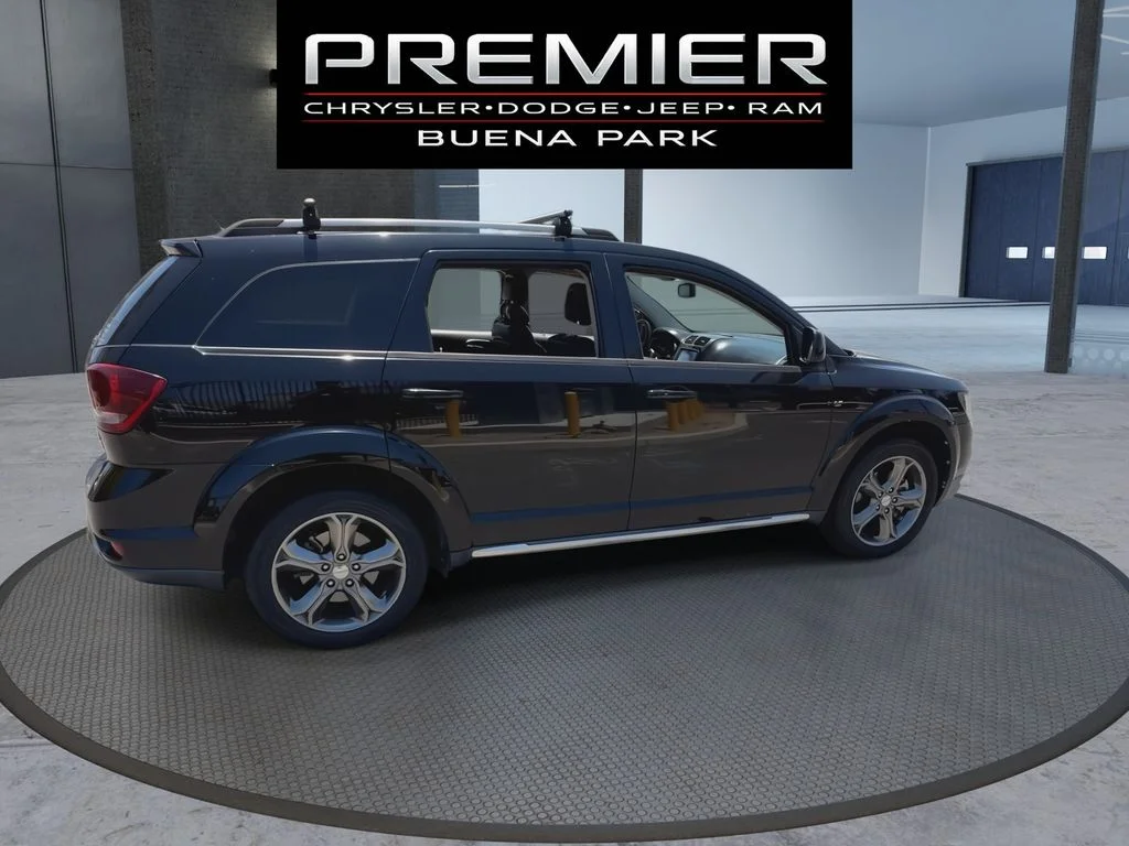 Used 2017 Black Dodge Crossroad image 8