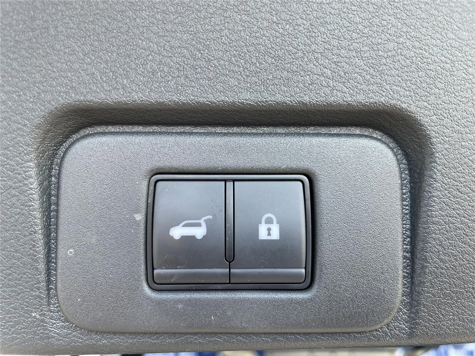 Used 2025 Deep Ocean Blue Pearl Nissan SV image 26