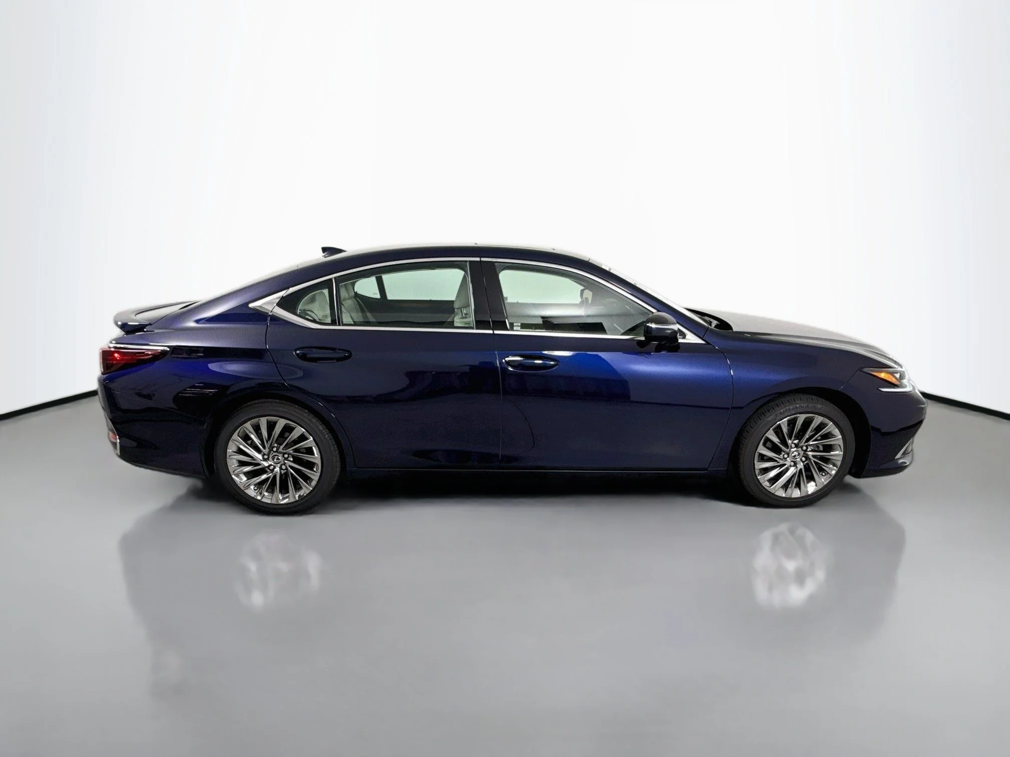 Certified Used 2025 Mica Lexus 300h Ultra Luxury image 8