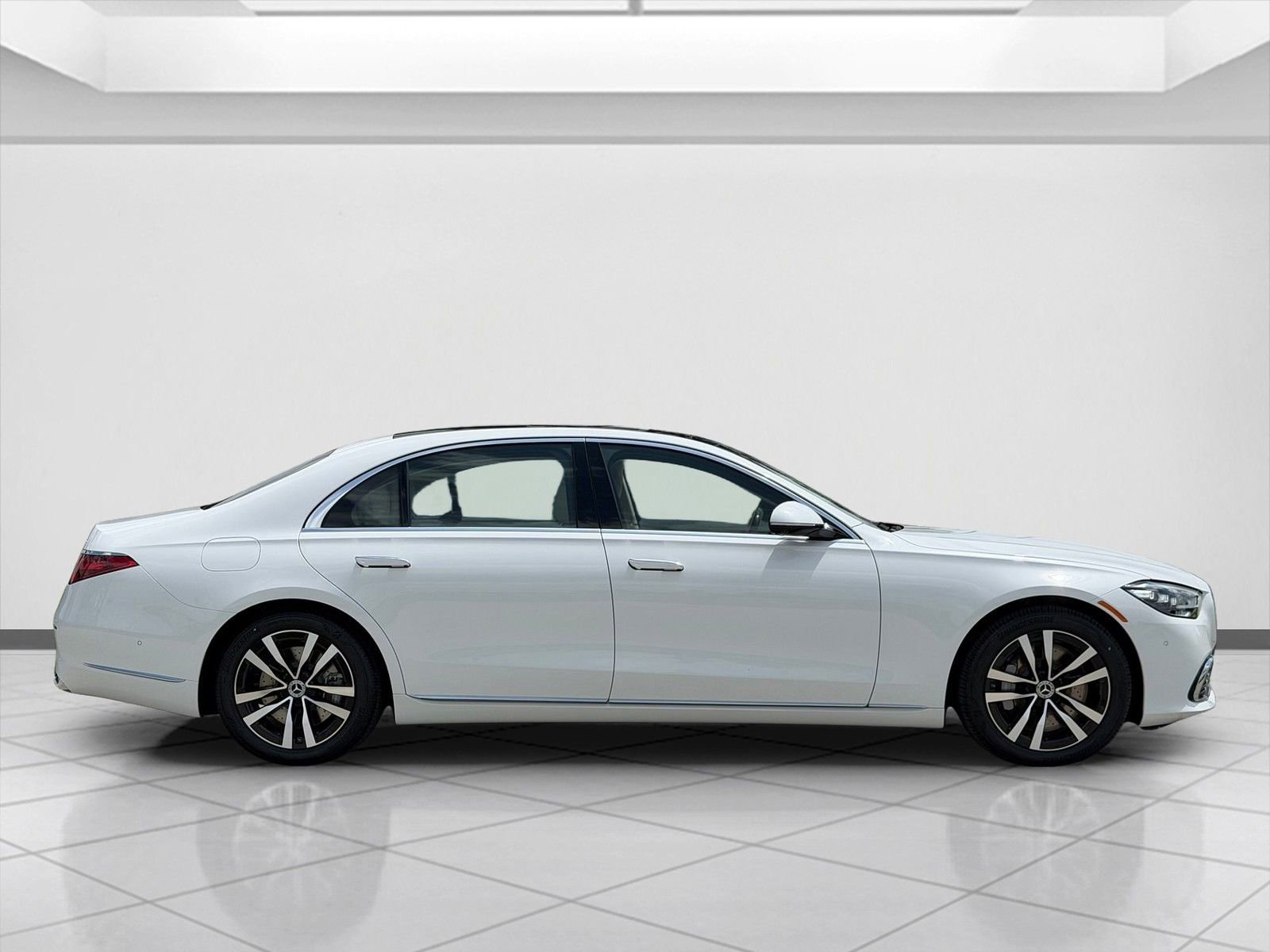 New 2026 MANUFAKTUR Moonlight White Metallic Mercedes-Benz S 500 image 24
