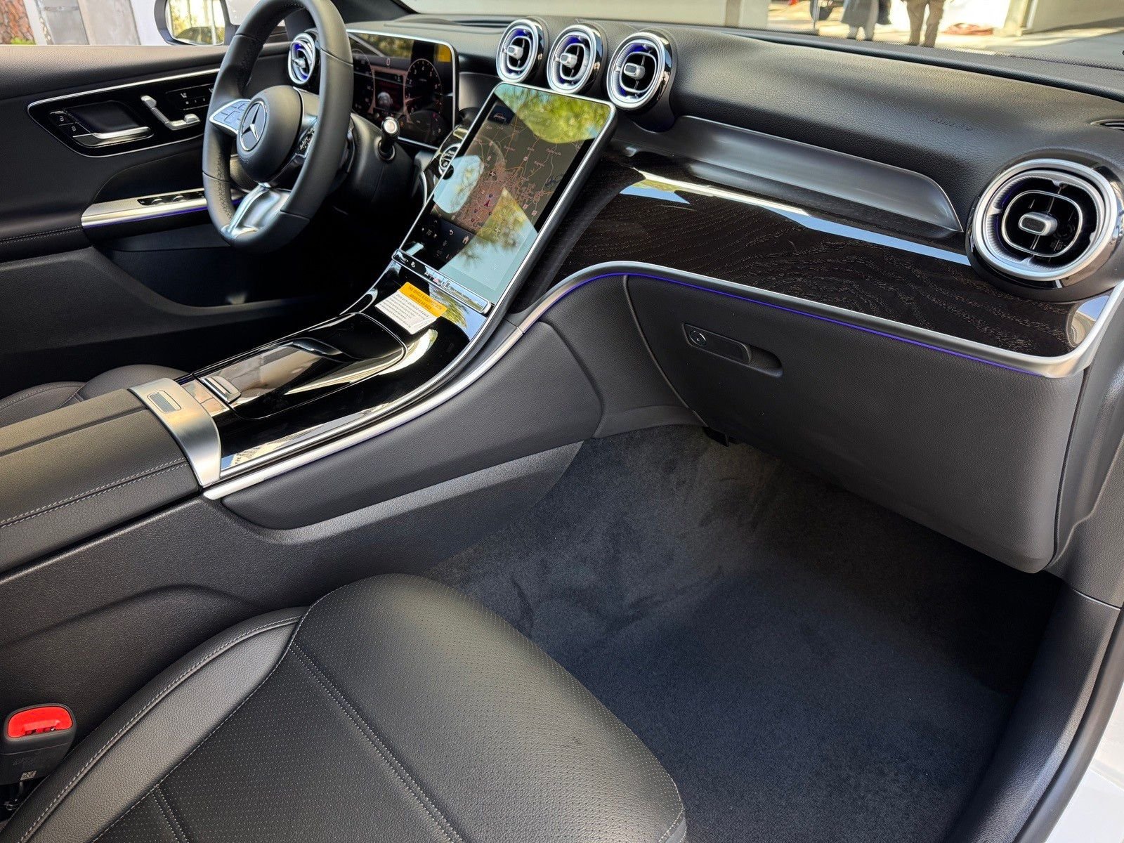 New 2026 Polar White Mercedes-Benz GLC 300 image 16