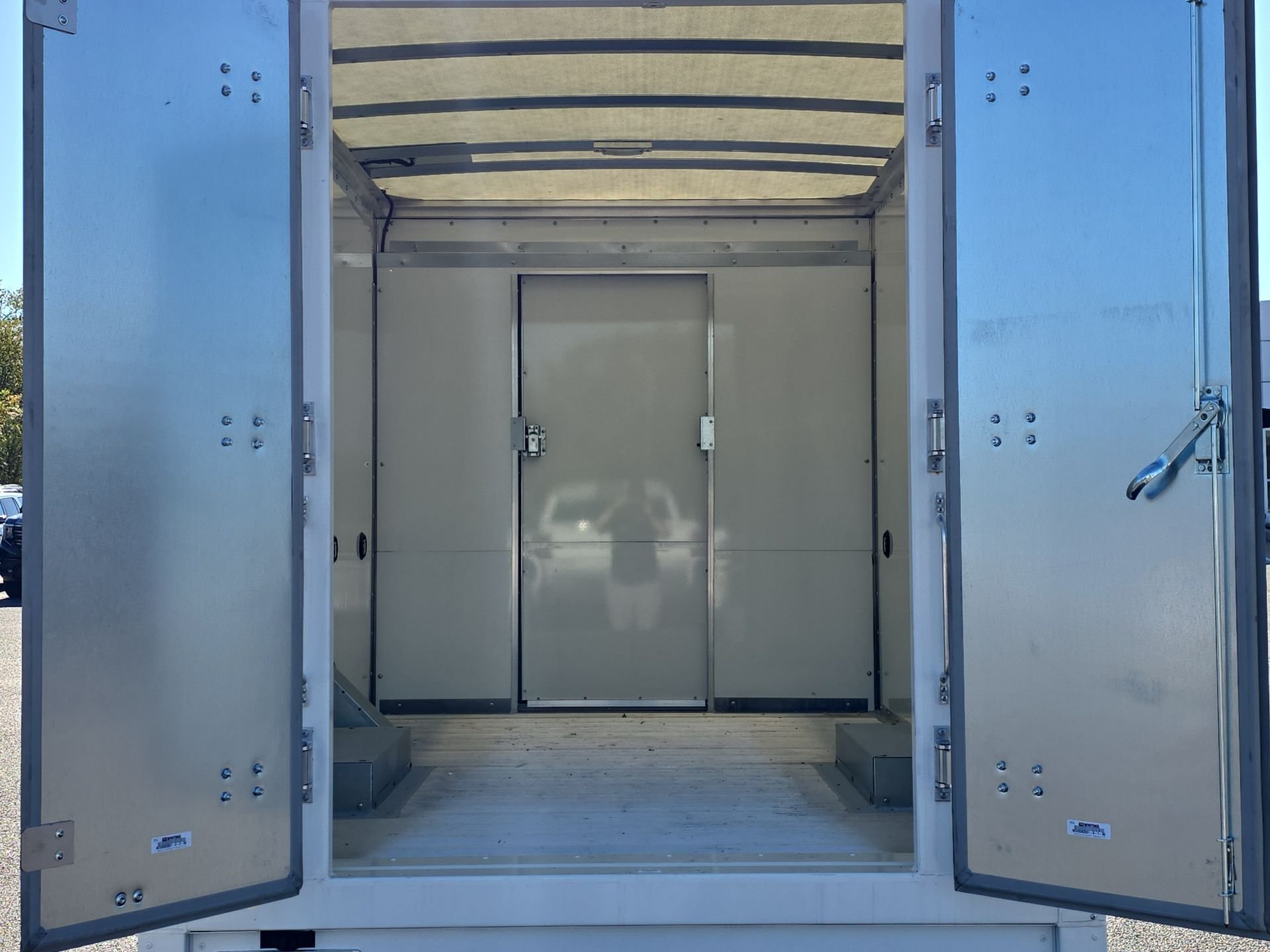 New 2025 Summit White GMC 1WT image 41