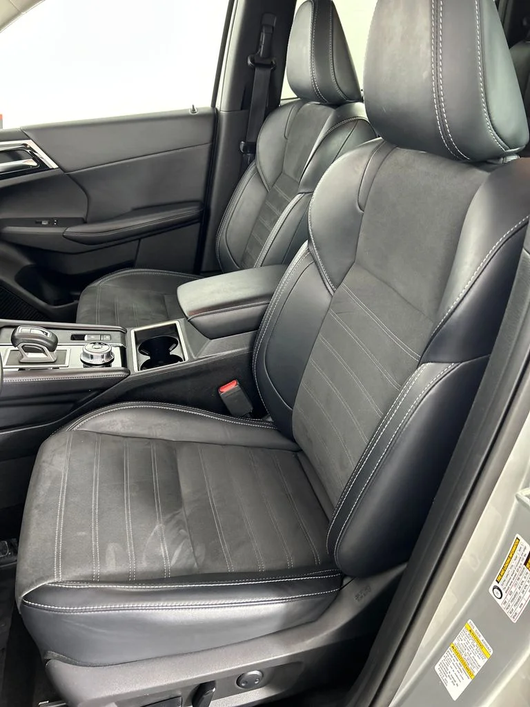 Used 2024 Silver Mitsubishi SE image 11