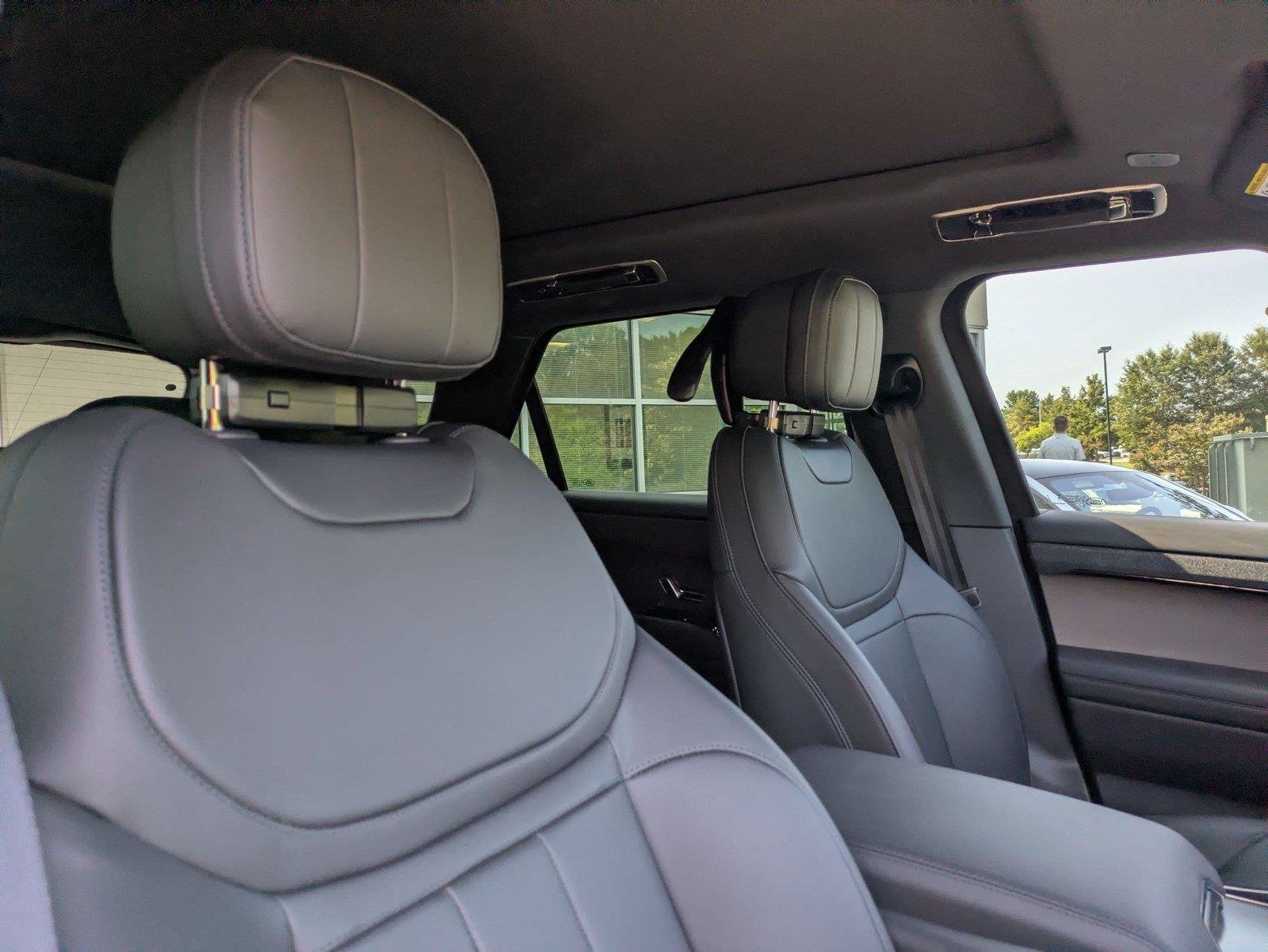 New 2026 Santorini Black Land Rover SE image 35