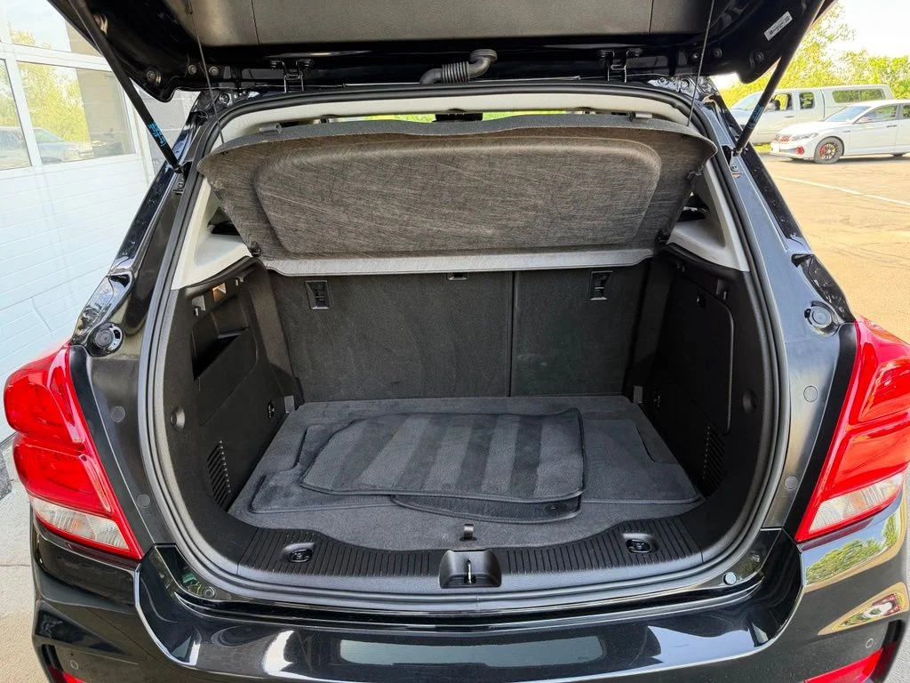 Used 2018 Black Chevrolet Premier image 32