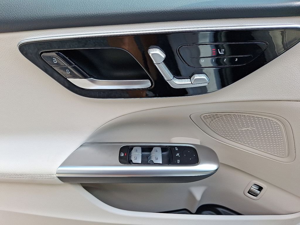 2025 Mercedes-Benz C-Class Sedan C 300 - Photo 12