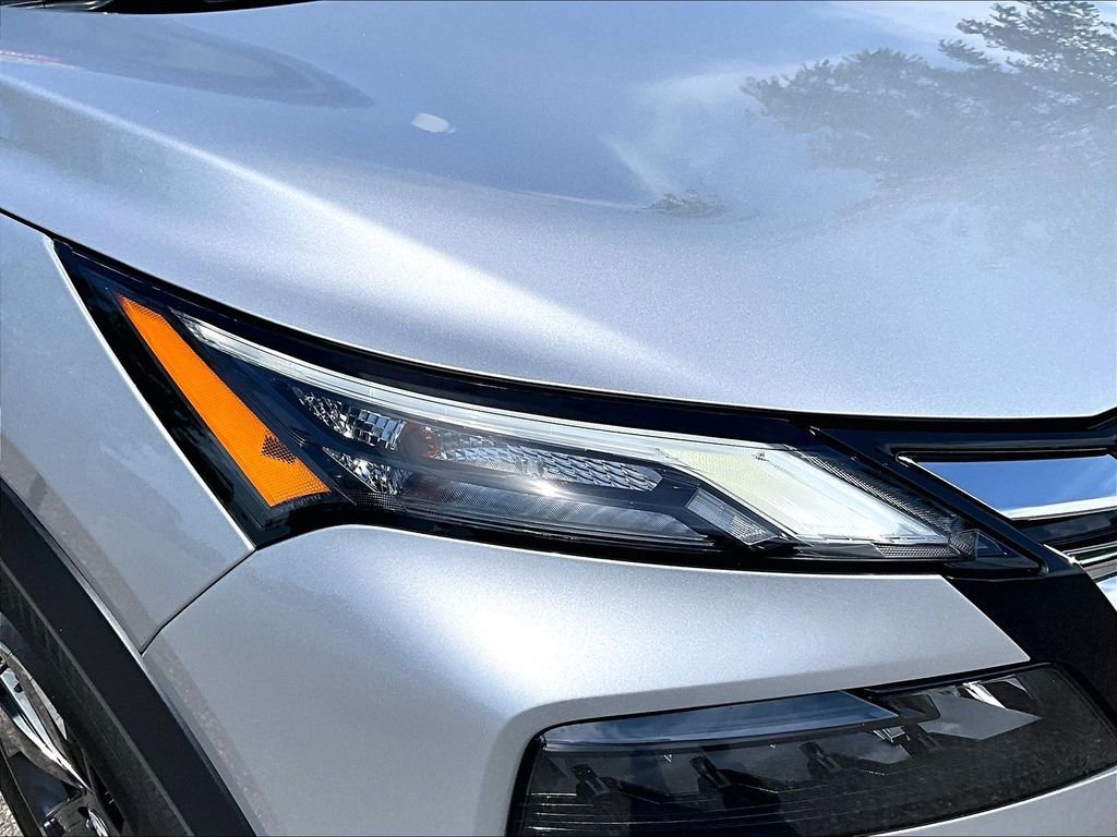 Used 2025 Silver Nissan SV image 31