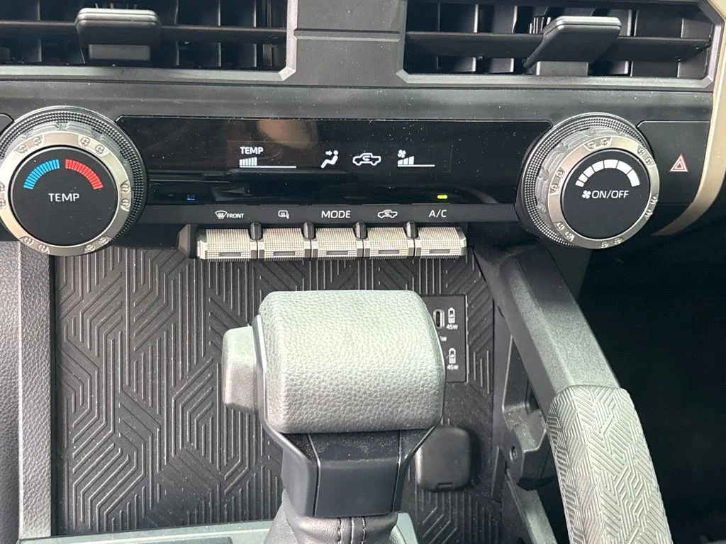 Used 2025 White Toyota SR5 image 14