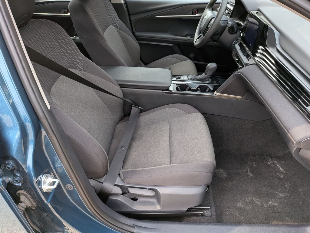 Used 2025  Toyota LE image 30