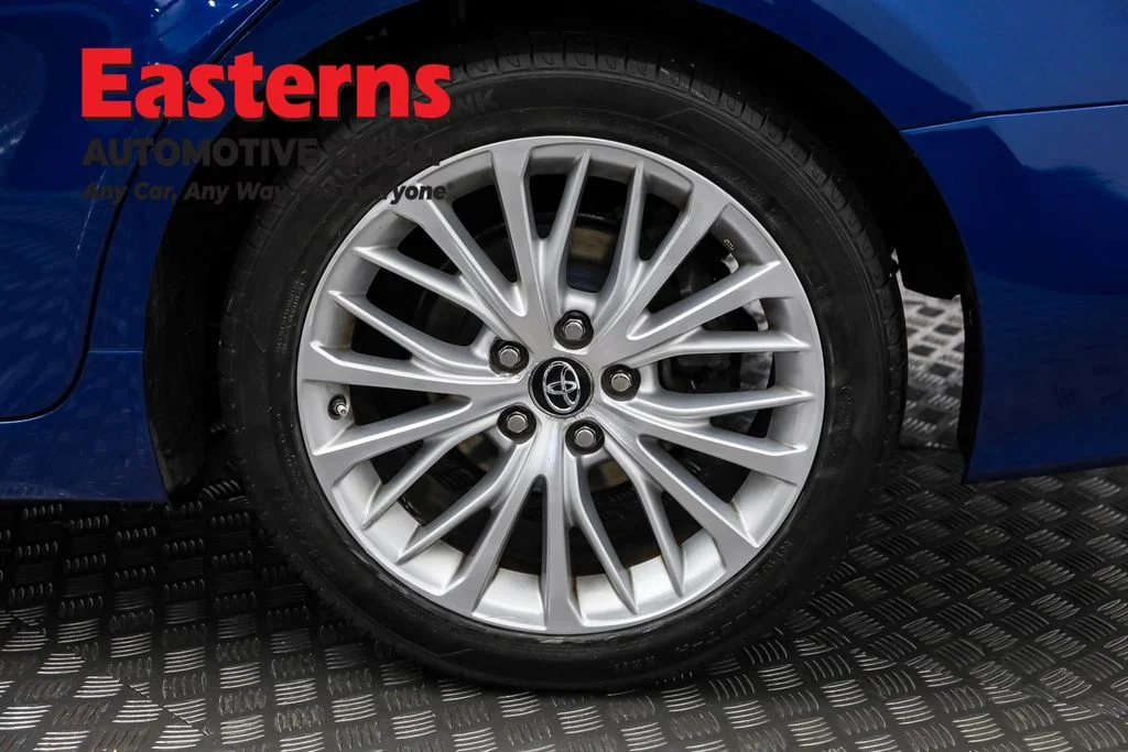 Used 2018 Blue Toyota XLE image 30