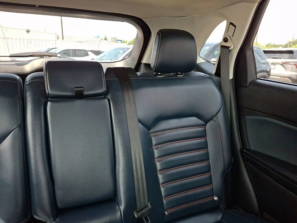 Used 2022 Black Ford SEL image 21