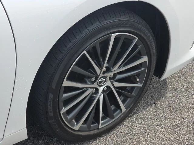 Used 2025 White Lexus 350 image 12