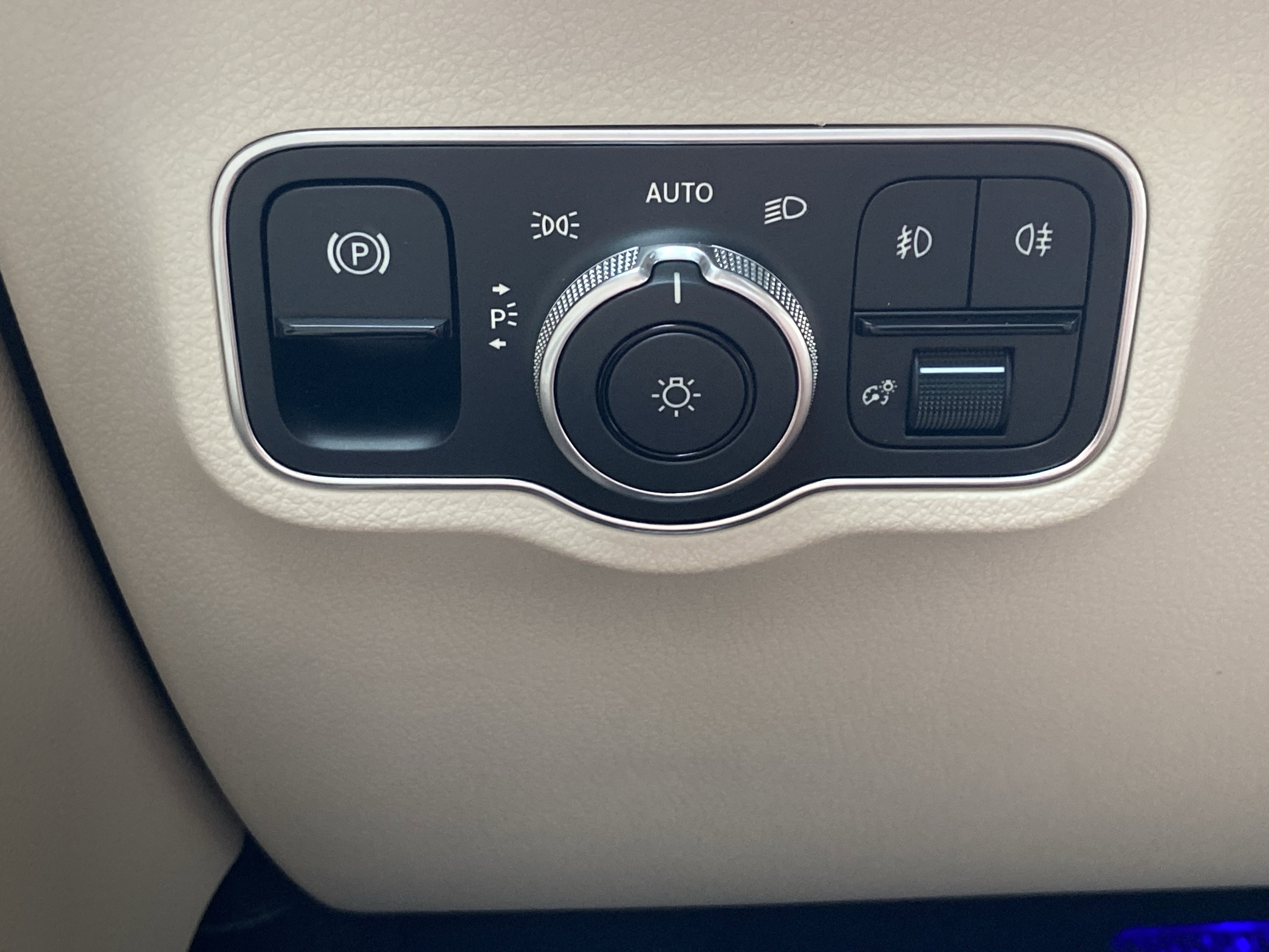 New 2026 Polar White Mercedes-Benz GLB 250 SUV image 21