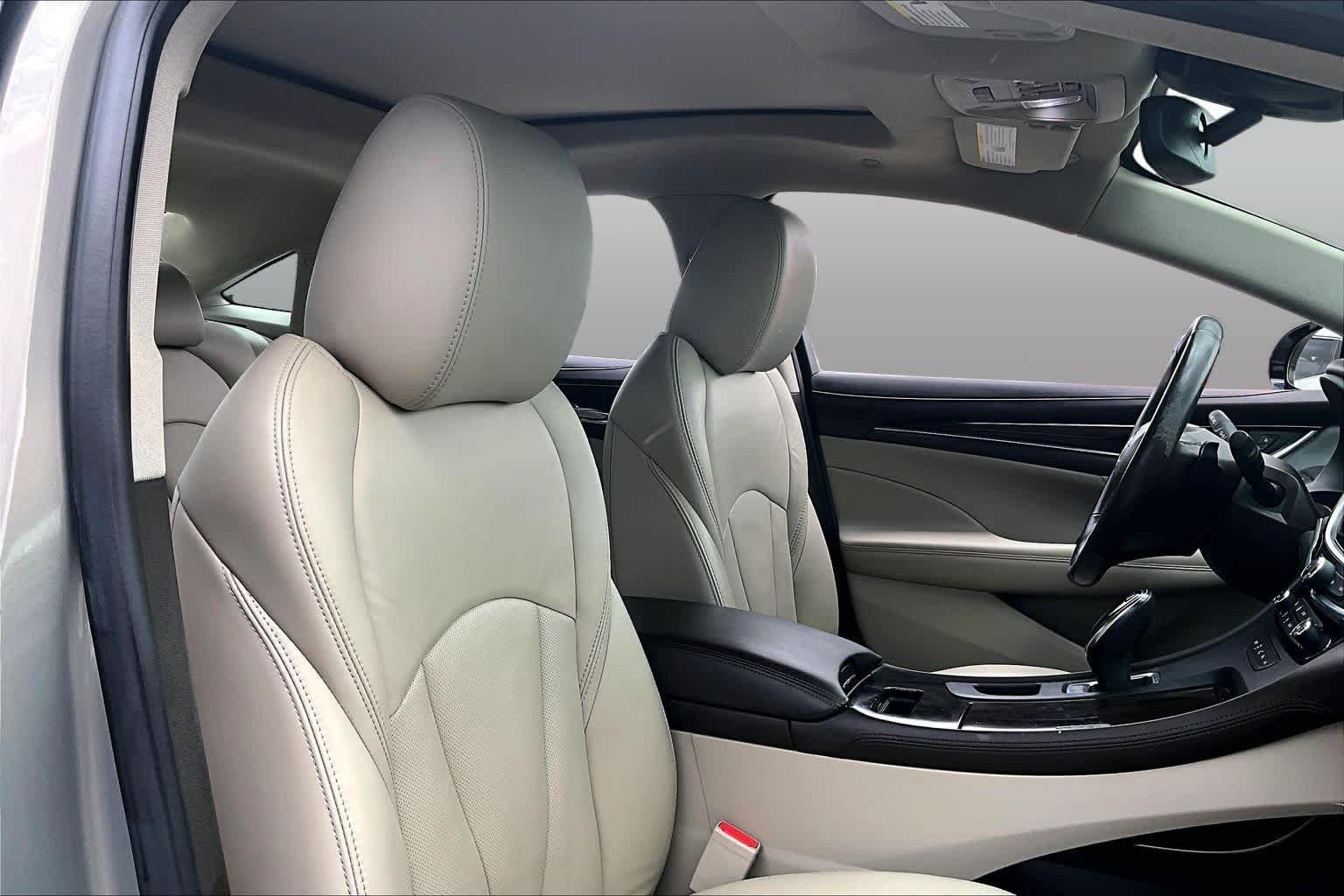 Used 2017  Buick  image 8