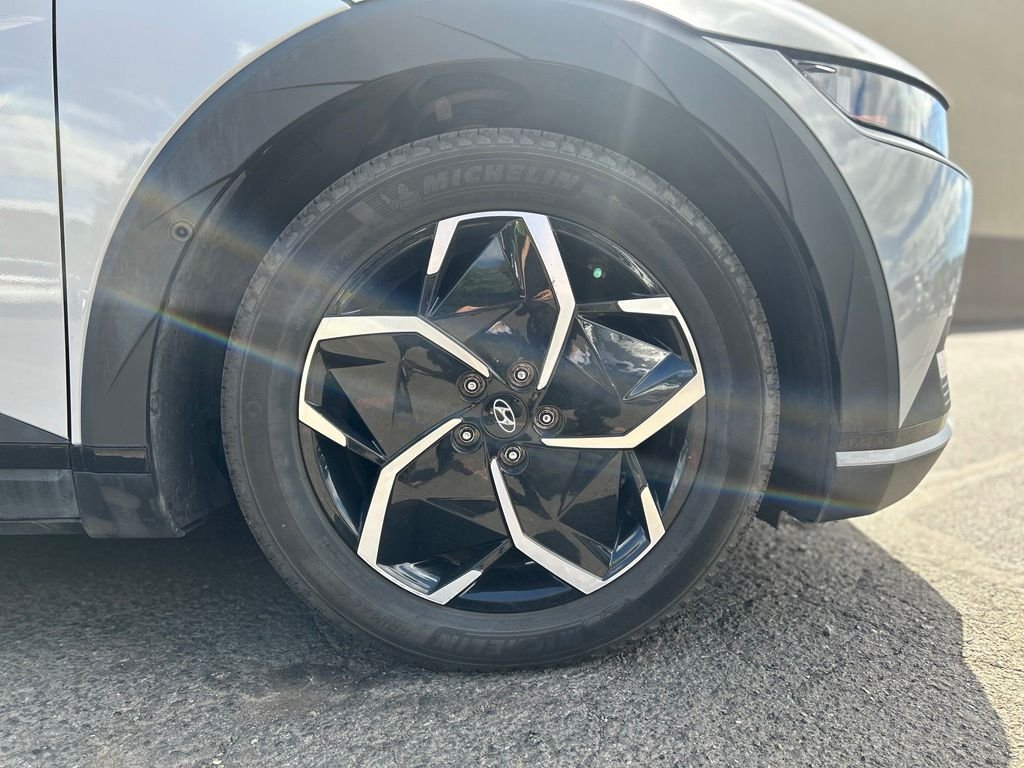 Used 2023 Gray Hyundai SEL image 2