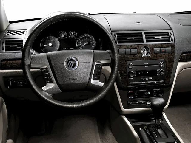 Used 2008  Mercury 4DR SDN FWD image 4