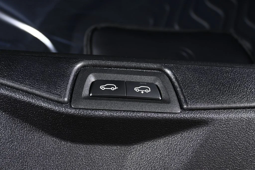 Used 2027 Gray BMW M60i image 39