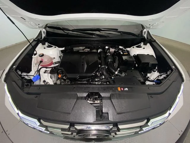 Used 2025 White Hyundai Limited image 26