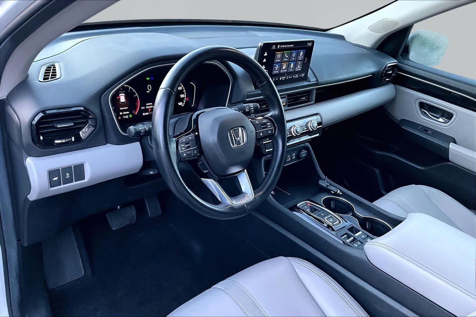 Used 2025 Platinum White Pearl Honda EX-L image 18