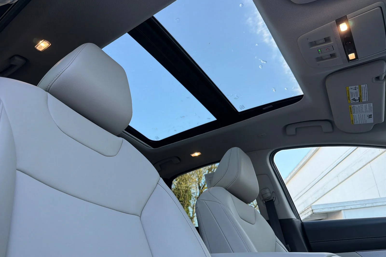 Used 2025 Everest White Pearl Tricoat Nissan SL image 16