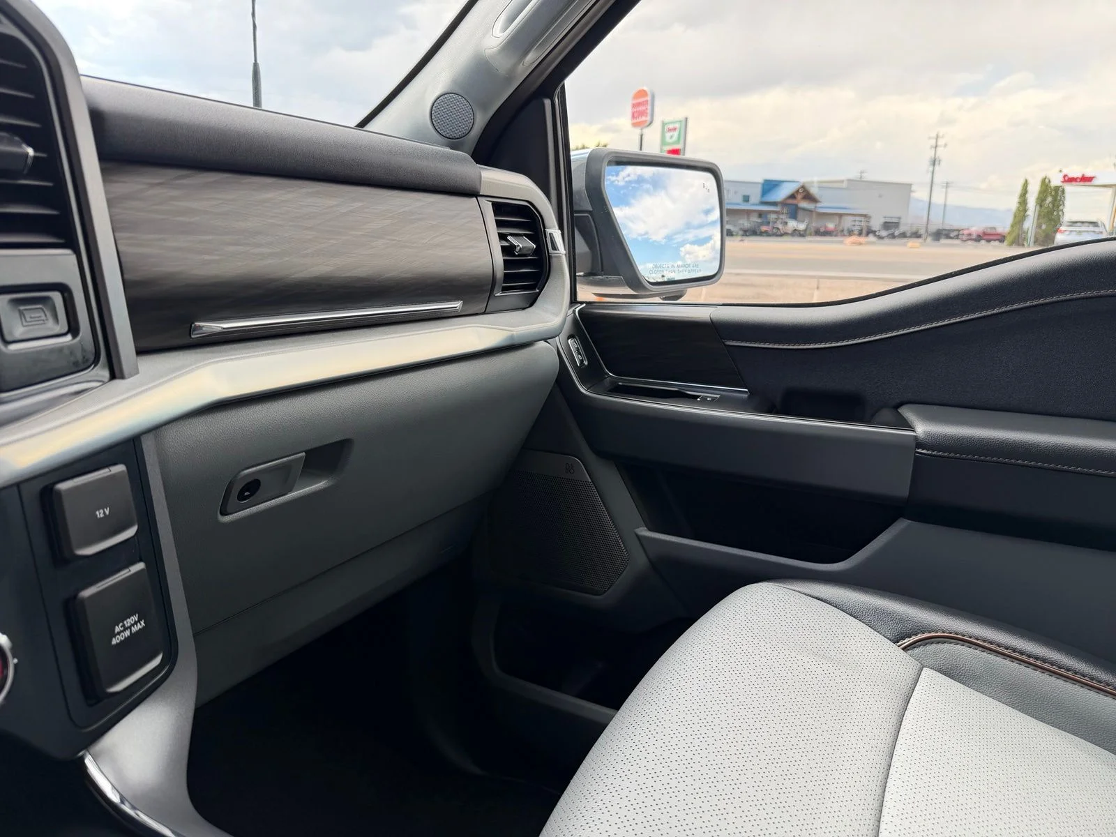 Used 2025 Black Ford Lariat image 23