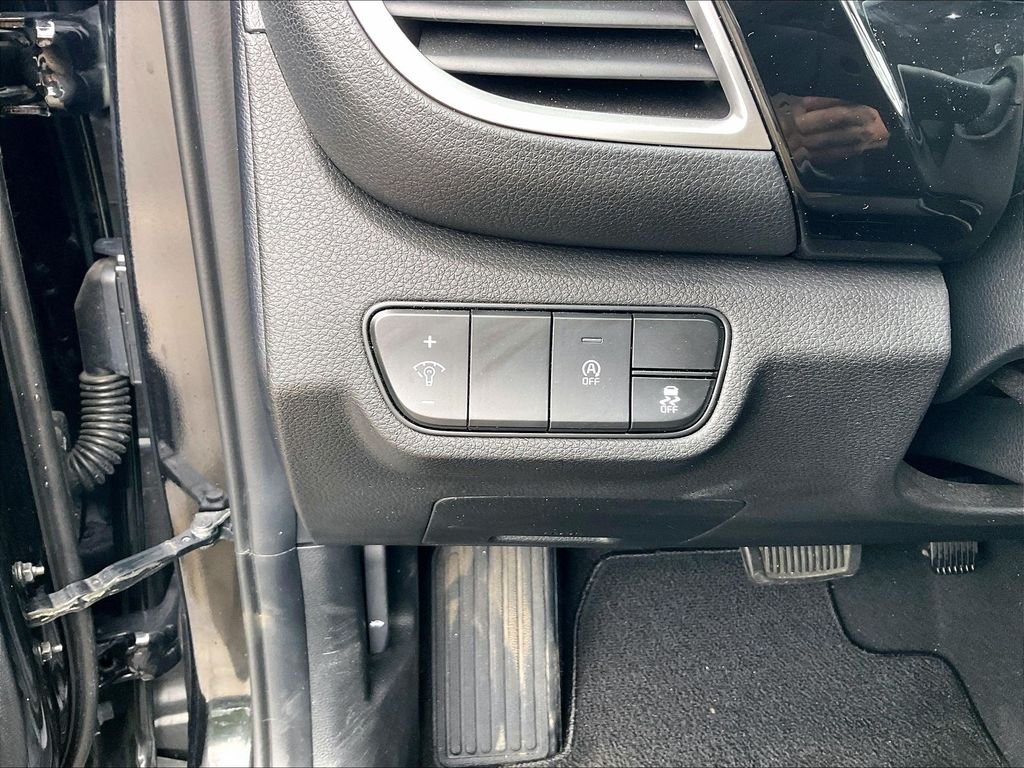 Used 2024 Fusion Black Kia S image 25