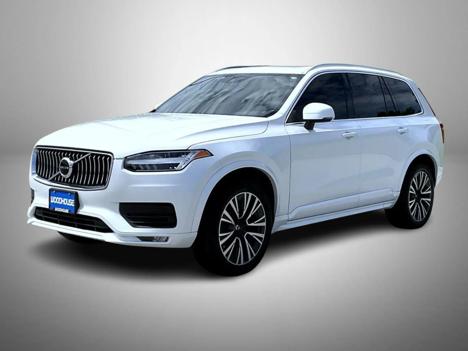 Used 2020 White Volvo T5 Momentum image 1