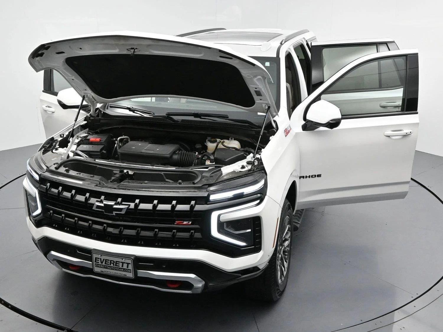 Used 2025 Iridescent Pearl Tricoat Chevrolet Z71 image 43