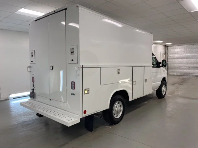New 2025 Oxford White Ford E-350 SRW image 26