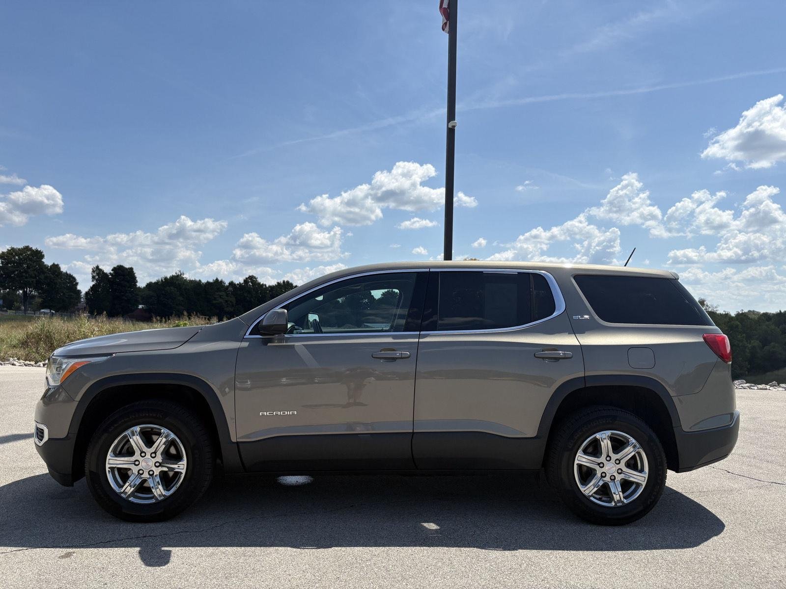 Used 2019 Pepperdust Metallic GMC SLE image 18
