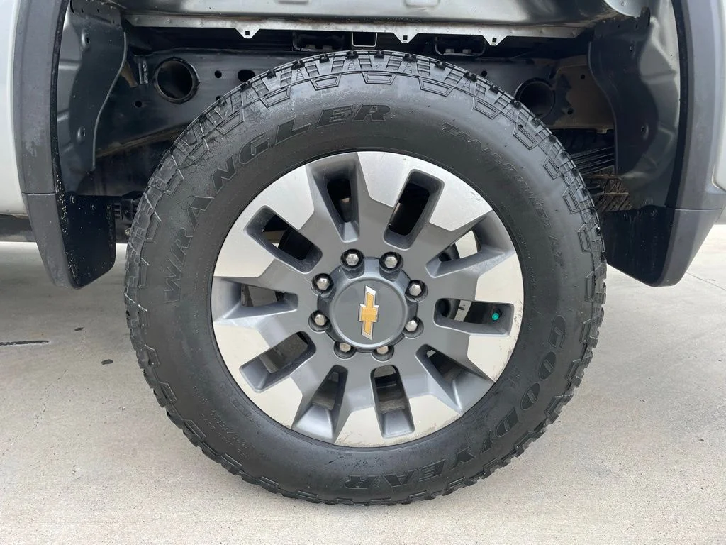Used 2024 Gray Chevrolet Custom image 17