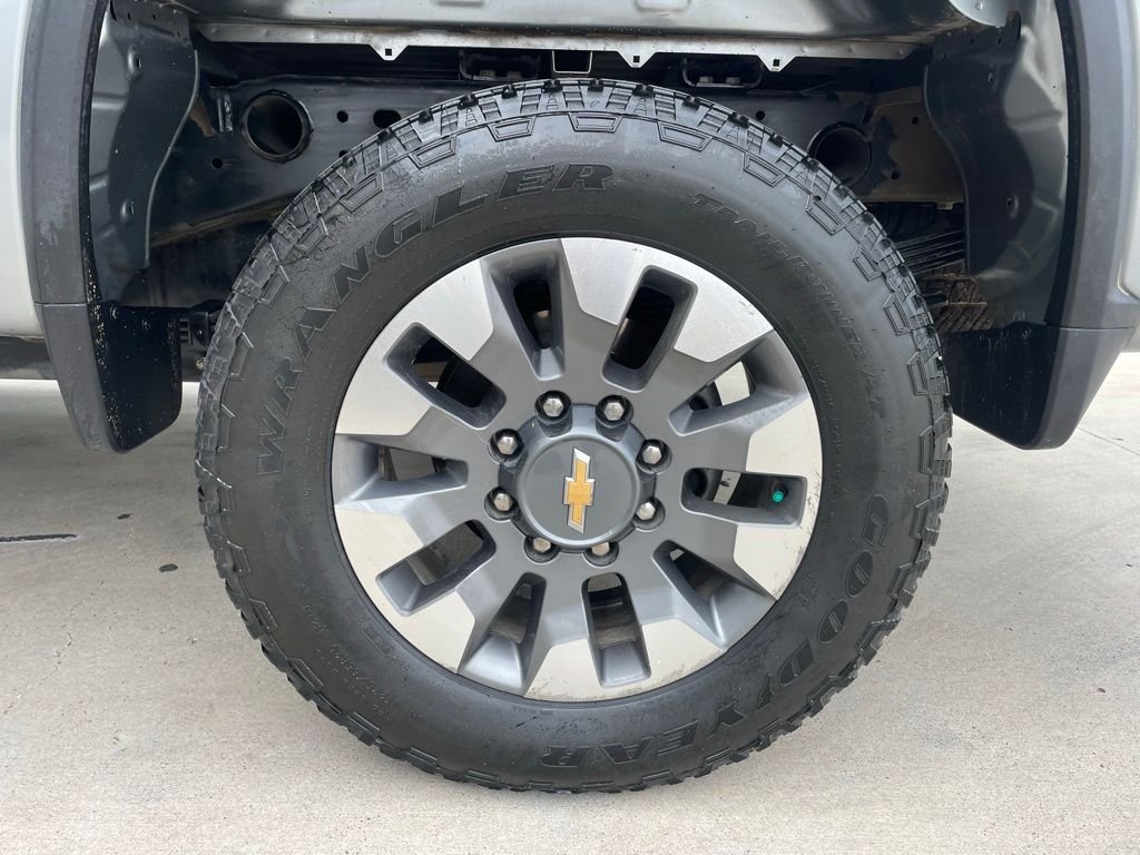 Used 2024 Gray Chevrolet Custom image 17